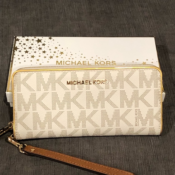 Michael Kors Jetset Travel Continental Vanilla Wallet
